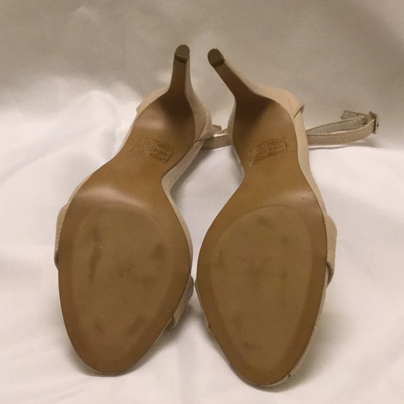 Never worn Aldo textured leather Sandal.  Size 8 - Picture 3 of 5